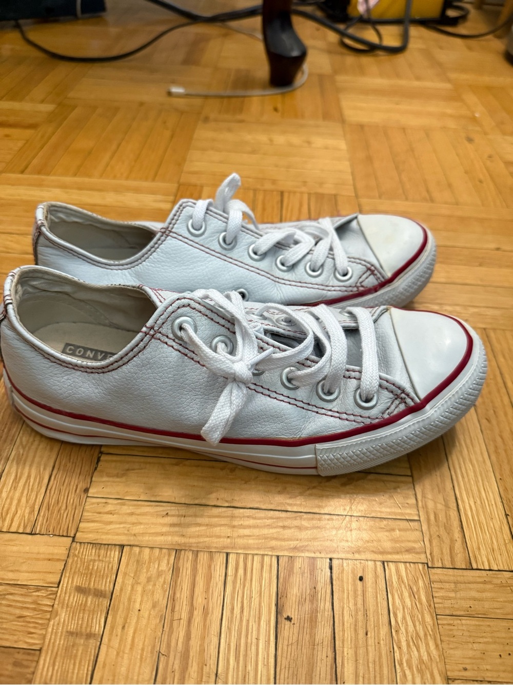 Converse chuck taylor leather White Low Top Sneakers with Red Trim